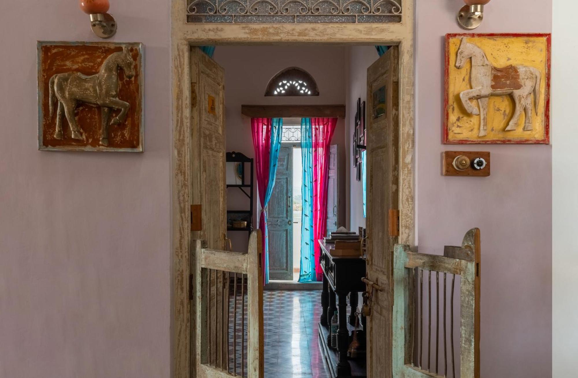 Kol Pol Mohalla Boutique Stay Удайпур Екстериор снимка